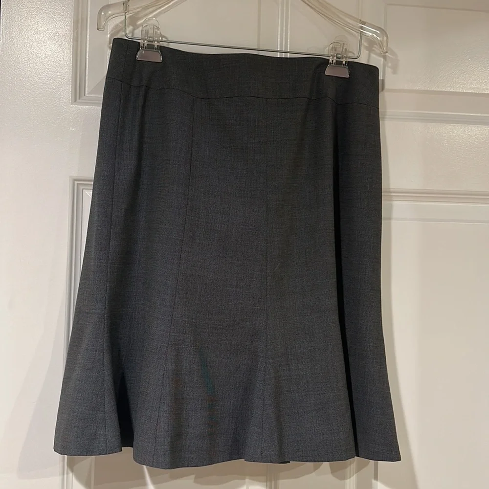 Isabel & Nina suit- jacket + skirt. Size 6/runs big. Polyester rayon wool. Lined - Picture 2 of 9
